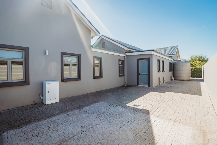 4 Bedroom Property for Sale in Kraaibosch Manor Western Cape